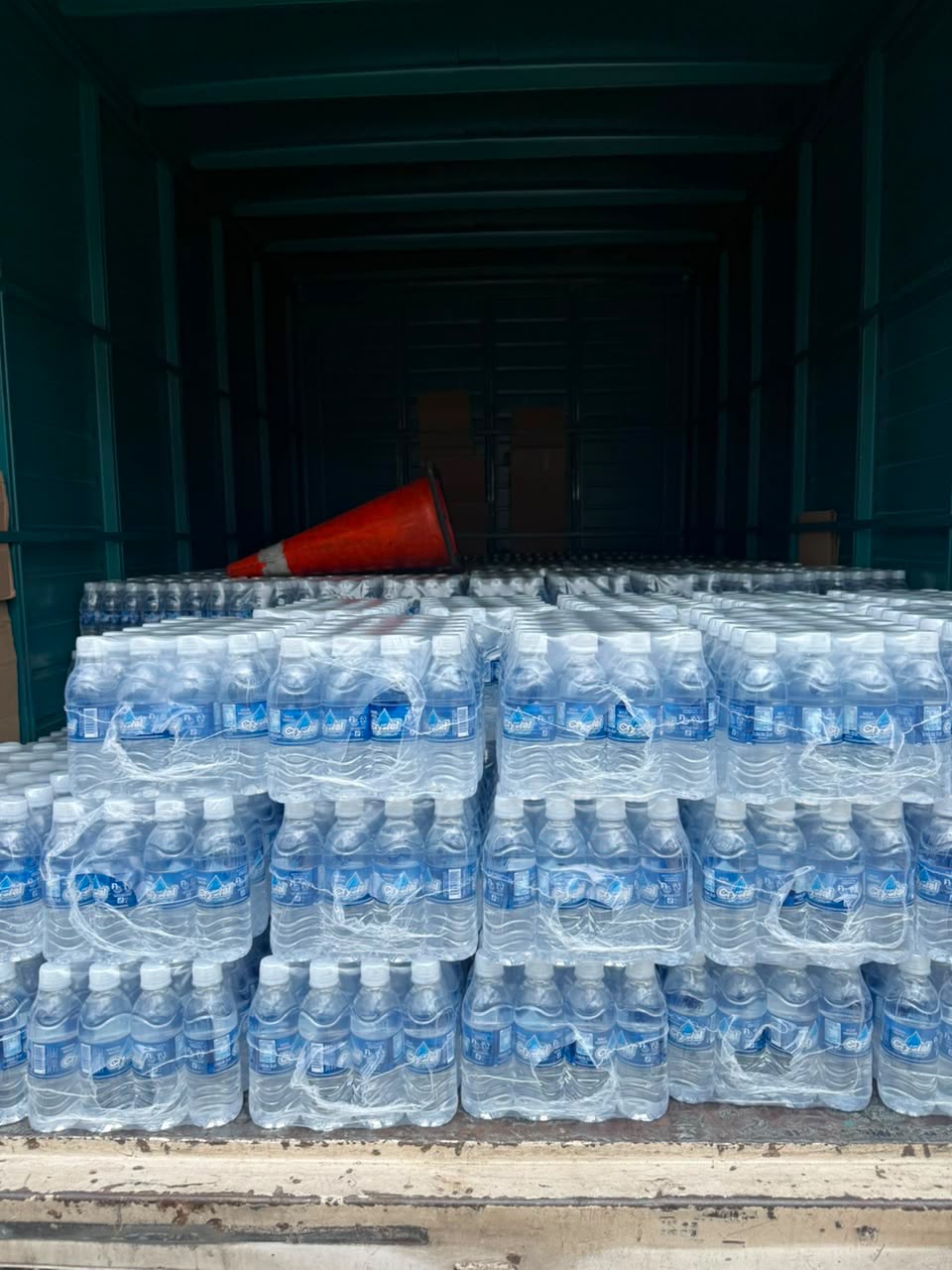 Pallets de agua para La Guaira