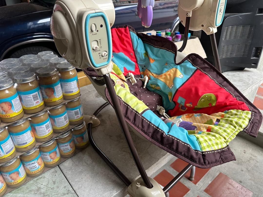 Compotas y silla para bebé