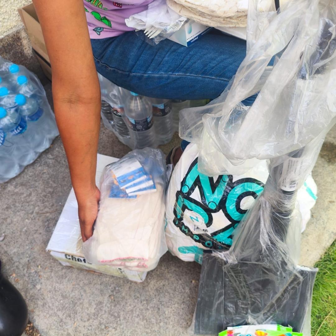 Agua, pañales e insumos para La Guaira