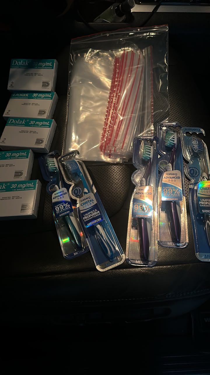 Medicinas y cepillos para repartir en La Guaira