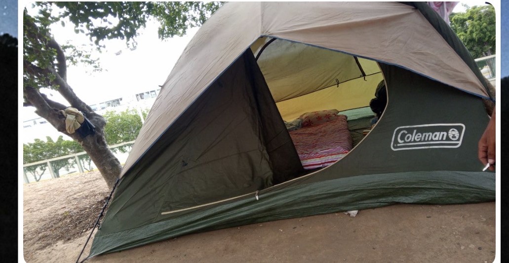 Carpa entregada a una familia damnificada